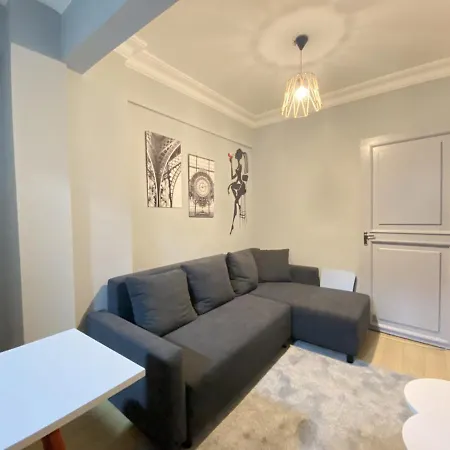 Apartment Charming Flat With Balcony In Sinanpasa Besiktas