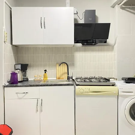 Charming Flat With Balcony In Sinanpasa Besiktas *